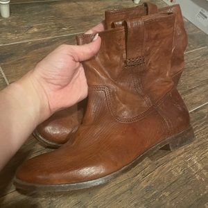 Frye Anna Shortie Boot. Size 9